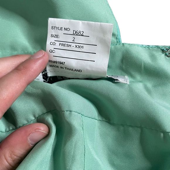 Alfred Sung Bridesmaids by Dessy D682 in Fresh - Picture 6 of 8